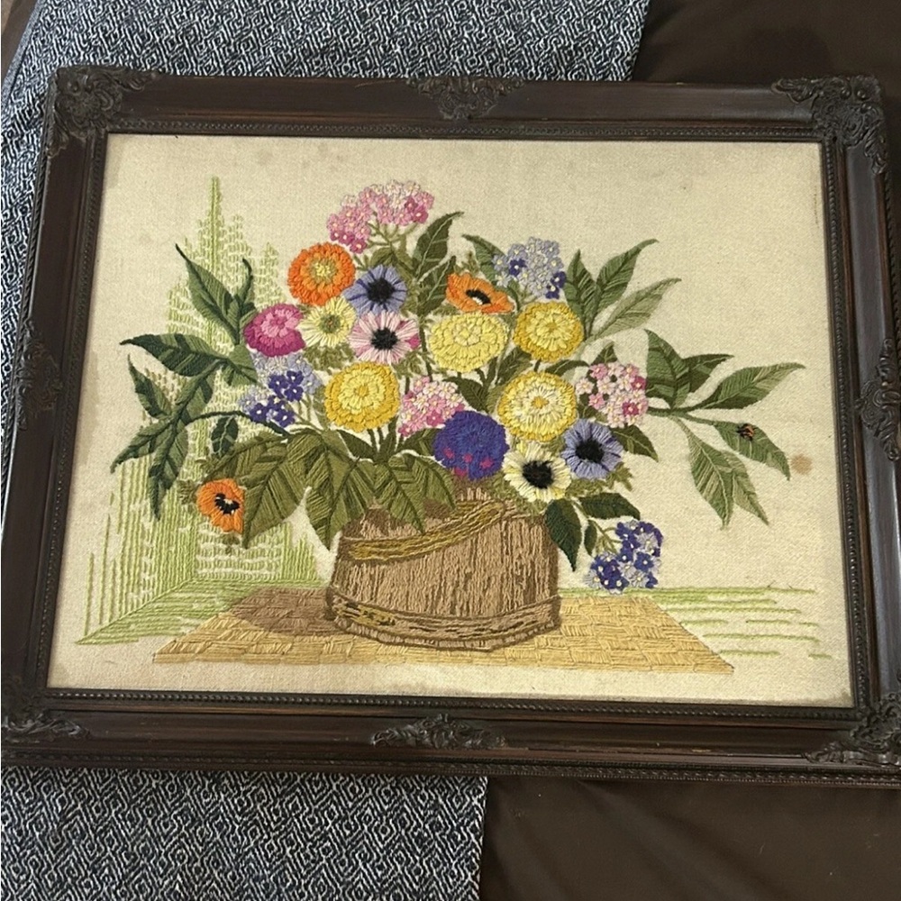 1975 Vintage Crewel Embroidery Cross Stitch Floral Framed 25 1/2”x20”